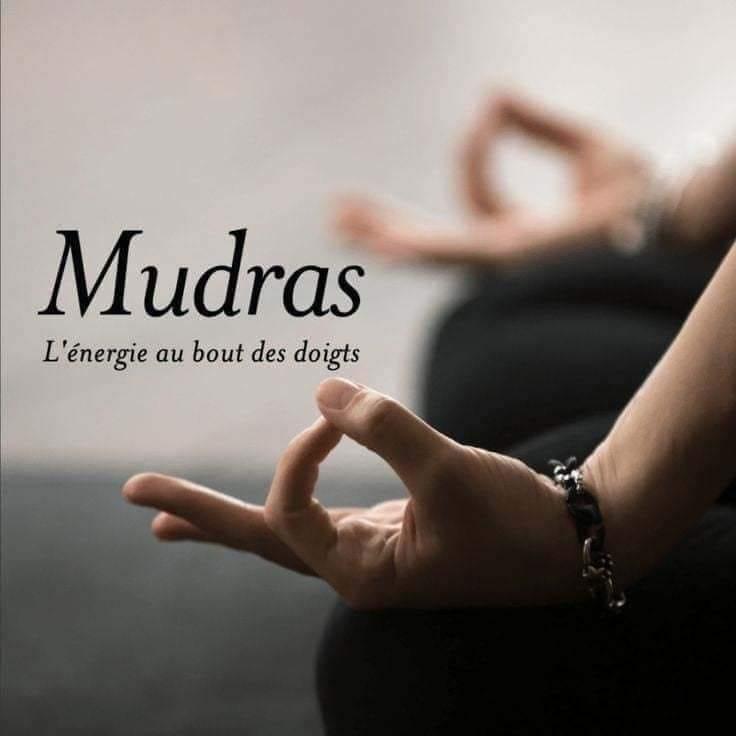 Yoga des doigts mudras - Gîte cocon le nid qui danse 70000 Baignes chambre Forges Vesoul Haute Saône nature séminaire formation thérapeute massage méditation relaxation atelier animation 